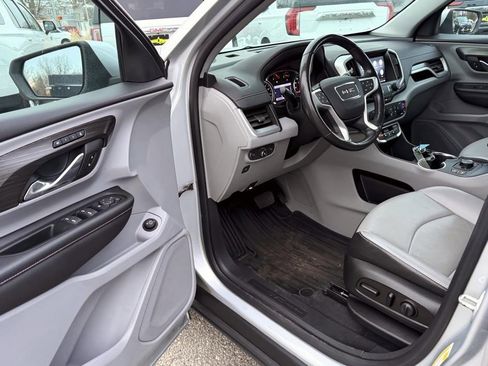 Used 2022 GMC Terrain SLT image 16