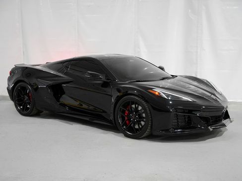 Used 2025 Chevrolet Corvette Z06 RWD image 8