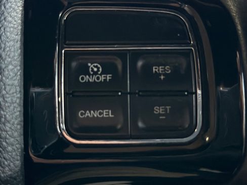 Used 2017 Dodge Grand Caravan SXT image 33