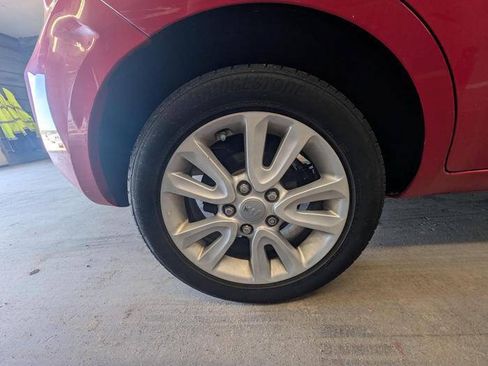 Used 2013 Kia Soul + FWD image 16