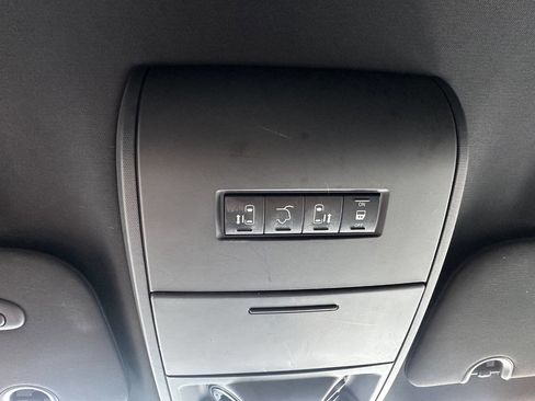 Used 2015 Chrysler Town & Country S FWD image 13