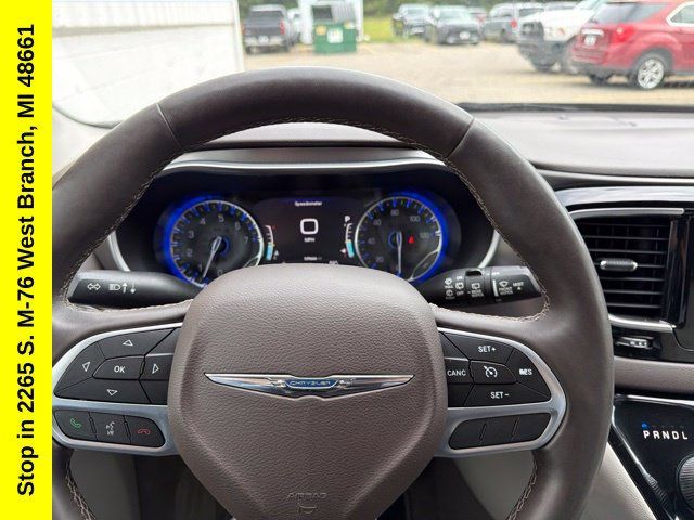 Used 2017 Chrysler Pacifica Touring-L Plus FWD image 38