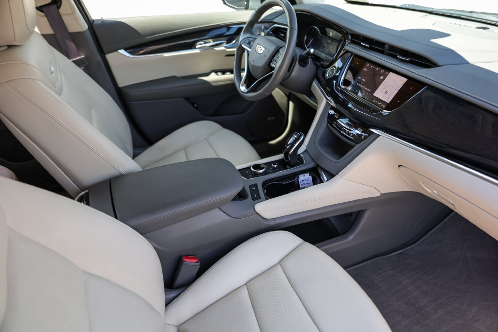Used 2025 Cadillac XT6 Premium Luxury FWD image 31