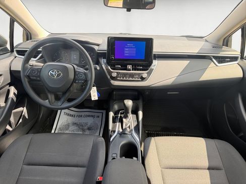 Used 2025 Toyota Corolla LE FWD image 10