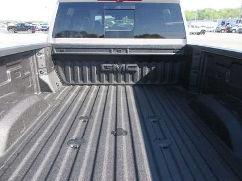 New 2026 GMC Sierra 2500 AT4 w/ AT4 Premium Plus Package AWD/4WD image 7