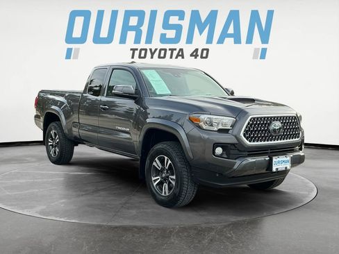 Used 2018 Toyota Tacoma TRD Sport image 1