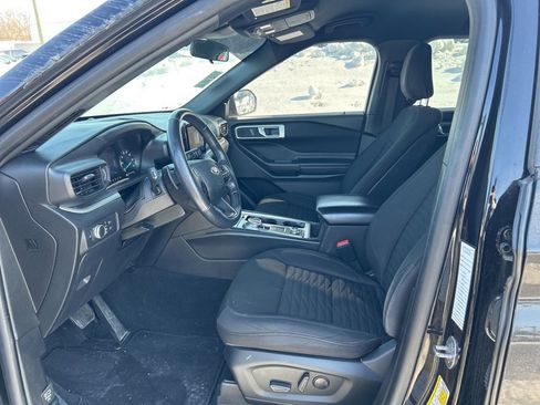Used 2020 Ford Explorer XLT w/ Comfort Package image 6