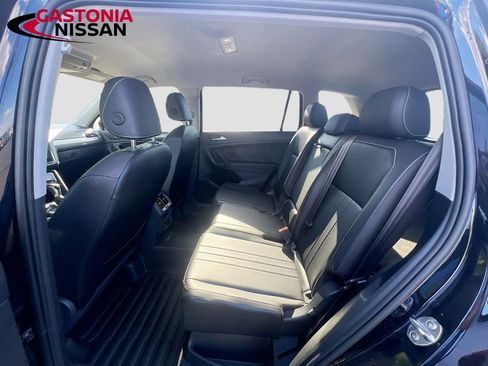 Used 2022 Volkswagen Tiguan SE AWD/4WD image 32