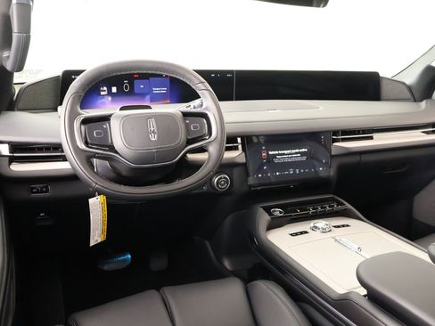 New 2026 Lincoln Navigator Reserve w/ Jet Appearance Package AWD/4WD image 2