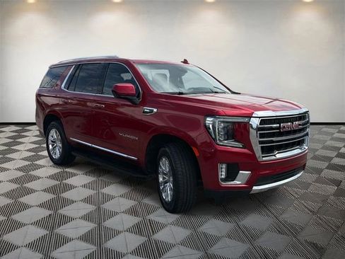 Used 2024 GMC Yukon SLT AWD/4WD image 3