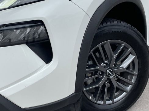 Used 2024 Nissan Rogue S image 8