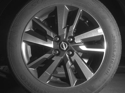 Used 2025 Nissan Versa SV image 14