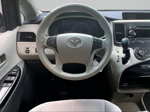 Used 2011 Toyota Sienna LE FWD image 9
