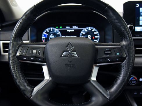 Used 2024 Mitsubishi Outlander SE Black Edition image 25