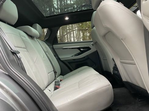 Used 2020 Land Rover Range Rover Evoque SE image 18