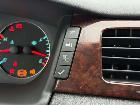 Used 2011 Chevrolet Impala LT FWD image 23