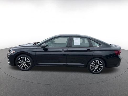 Used 2025 Volkswagen Jetta SE image 9