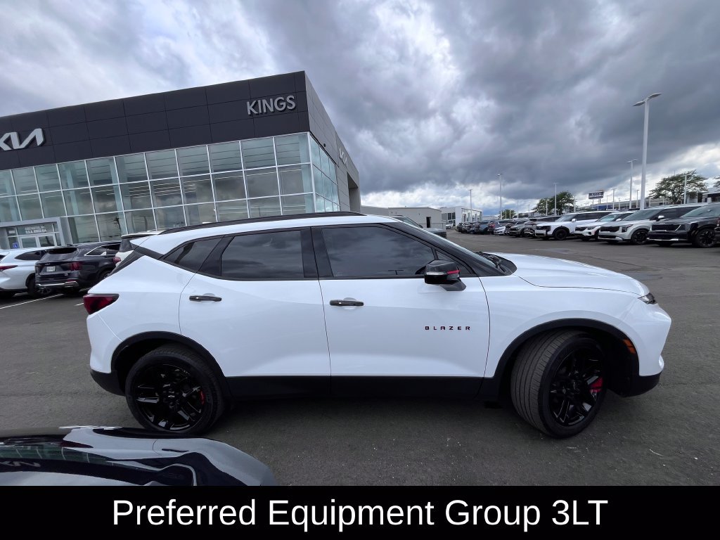 Used 2023 Chevrolet Blazer LT w/ Sound & Technology Package FWD image 2