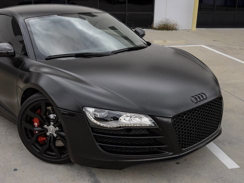 Used 2012 Audi R8 V10 w/ Enhanced Leather Pkg image 2