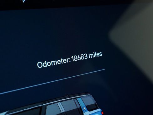 Used 2023 Rivian R1S Adventure image 54