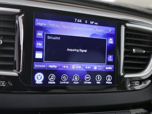 Used 2017 Chrysler Pacifica Touring-L image 5