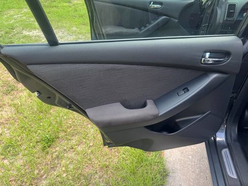 Used 2011 Nissan Altima 2.5 S w/ Special Edition Pkg FWD image 16