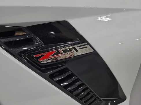 Used 2018 Chevrolet Corvette Z06 RWD image 10