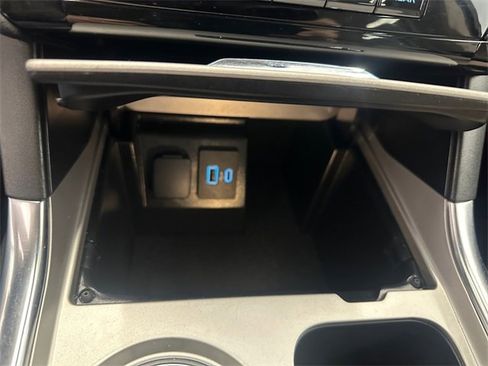 Used 2023 Ford Explorer Limited image 31