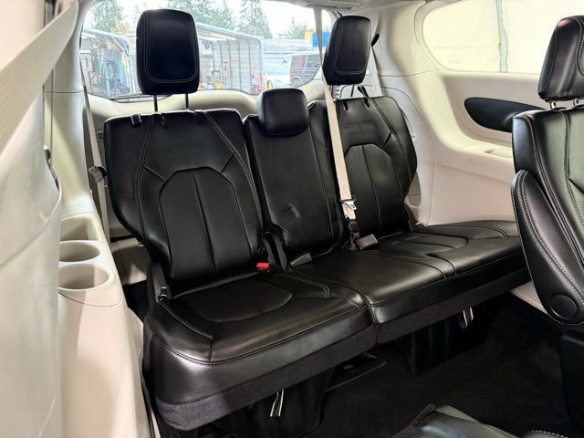 Used 2024 Chrysler Pacifica Touring-L AWD/4WD image 31