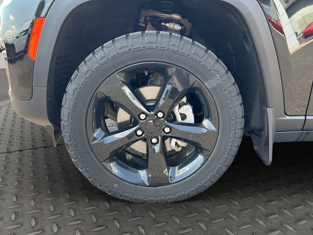 Used 2024 Jeep Grand Cherokee Altitude AWD/4WD image 27