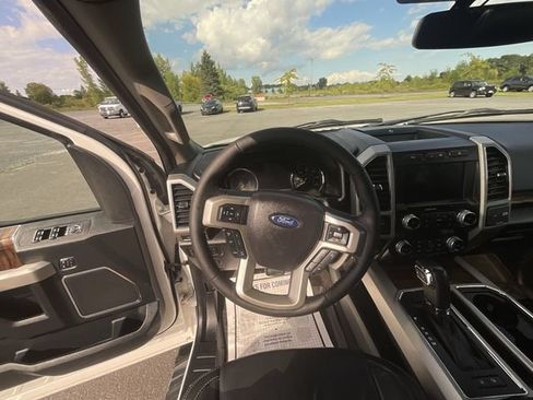 Used 2020 Ford F150 Lariat w/ Equipment Group 502A Luxury AWD/4WD image 15