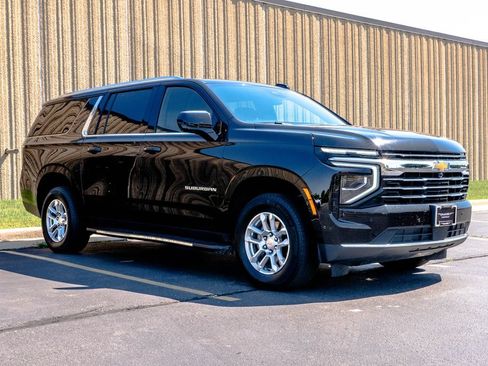 Certified 2025 Chevrolet Suburban LT AWD/4WD image 1