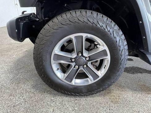Used 2021 Jeep Wrangler Unlimited Sahara w/ Uconnect 4C Nav & Sound Group AWD/4WD image 25