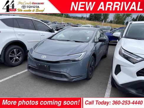 Used 2025 Toyota Prius LE FWD image 1