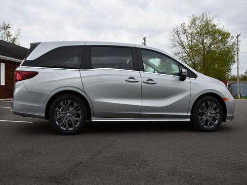 New 2026 Honda Odyssey Touring image 8