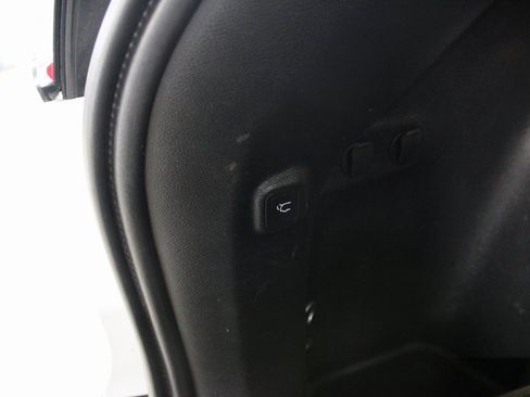 Used 2020 Jeep Cherokee Limited image 43