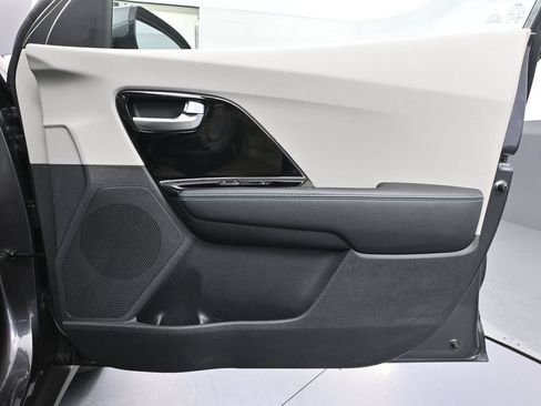 Used 2019 Kia Niro EX FWD image 42