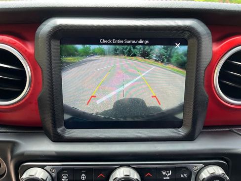 Used 2018 Jeep Wrangler Unlimited Rubicon AWD/4WD image 17