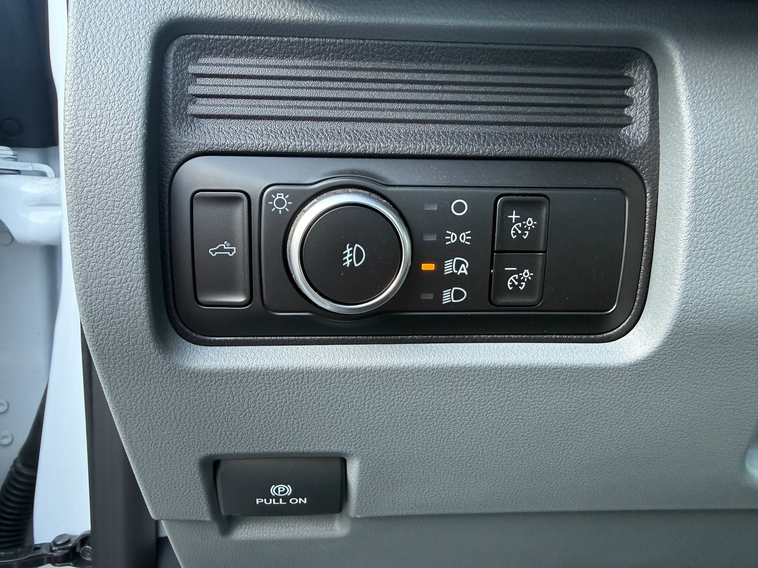 New 2025 Ford F350 4x4 Regular Cab DRW Super Duty image 14