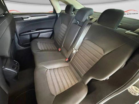 Used 2019 Ford Fusion SE FWD image 11