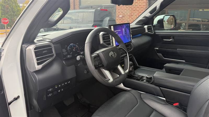 Used 2024 Toyota Sequoia Platinum AWD/4WD image 28