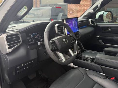 Used 2024 Toyota Sequoia Platinum AWD/4WD image 28