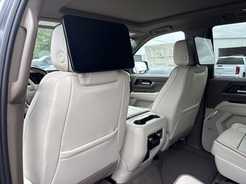 New 2026 GMC Yukon Denali w/ Denali Reserve Package AWD/4WD image 7