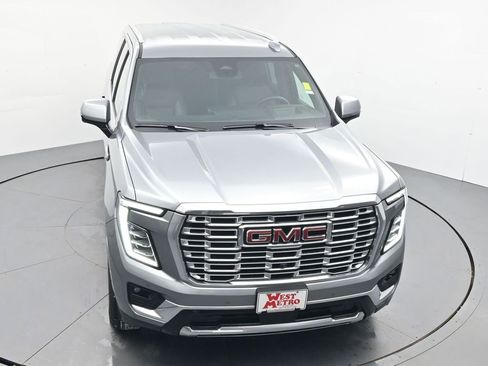 Used 2025 GMC Yukon XL Denali image 4