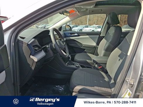 Certified 2023 Volkswagen Taos SE w/ Panoramic Sunroof Package image 16