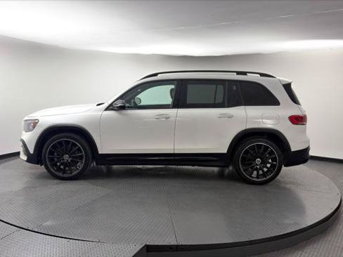 Used 2022 Mercedes-Benz GLB 250 image 3
