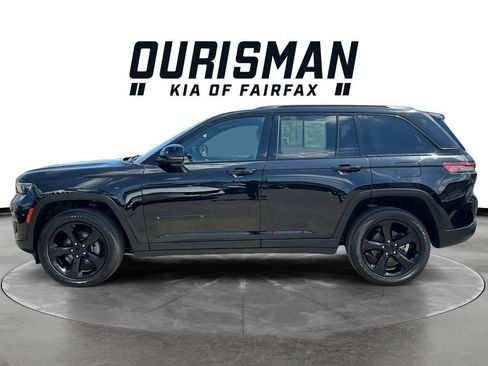 Used 2022 Jeep Grand Cherokee Altitude AWD/4WD image 3