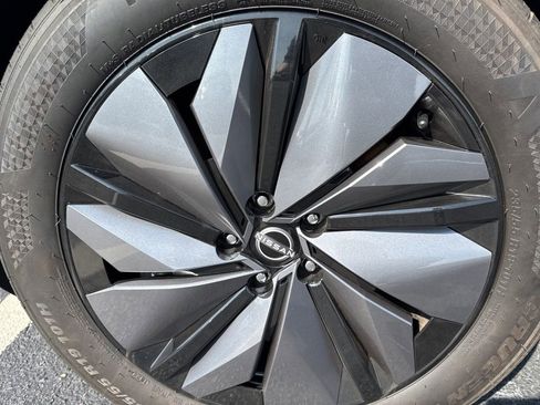 Used 2023 Nissan Ariya AWD image 9