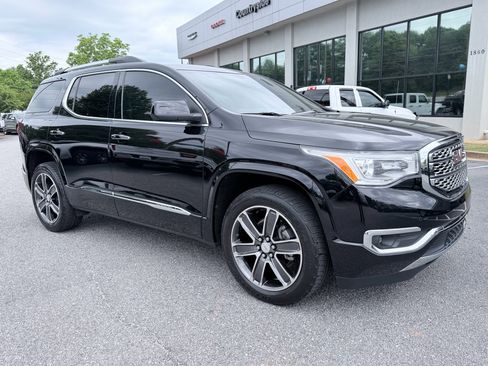 Used 2019 GMC Acadia Denali w/ Technology Package FWD image 2