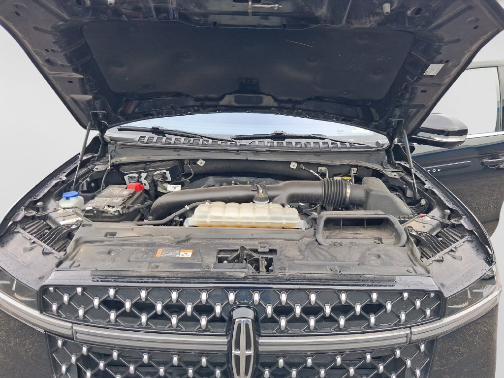 Used 2025 Lincoln Navigator Black Label AWD/4WD image 32